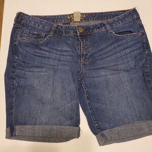 Arizona Junior Girls Bermuda Denim Blue Jean Stretch Shorts - Size 15